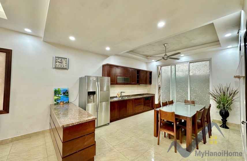 Biệt thự đơn lập nhỏ Vinhomes Riverside cho thuê gần BIS 3