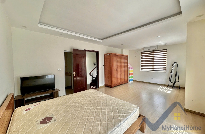 Biệt thự đơn lập nhỏ Vinhomes Riverside cho thuê gần BIS 5