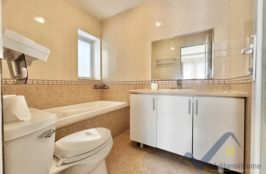 Biệt thự đơn lập nhỏ Vinhomes Riverside cho thuê gần BIS 6
