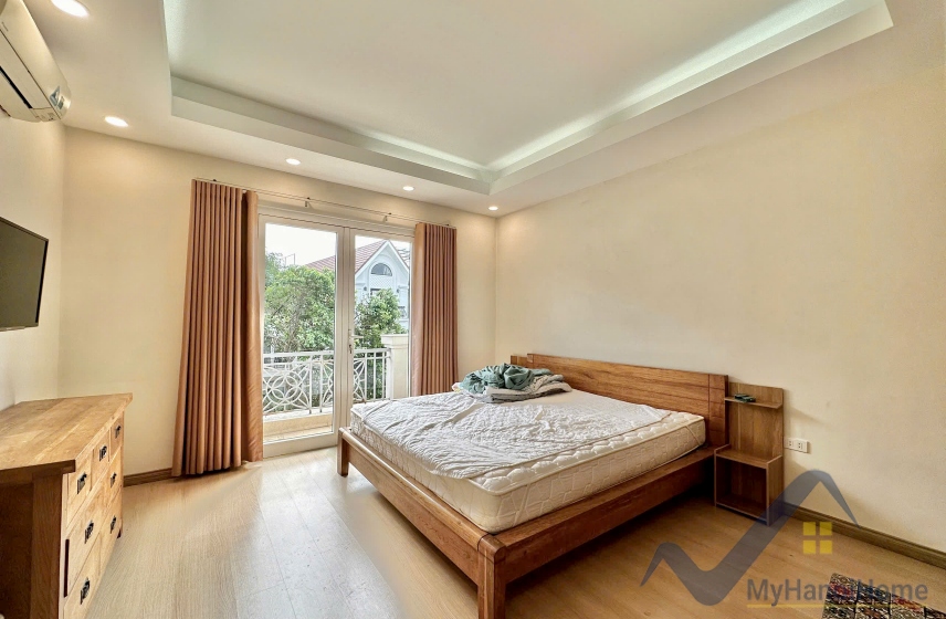 Biệt thự đơn lập nhỏ Vinhomes Riverside cho thuê gần BIS 7