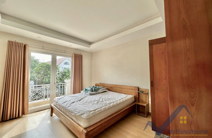 Biệt thự đơn lập nhỏ Vinhomes Riverside cho thuê gần BIS 8