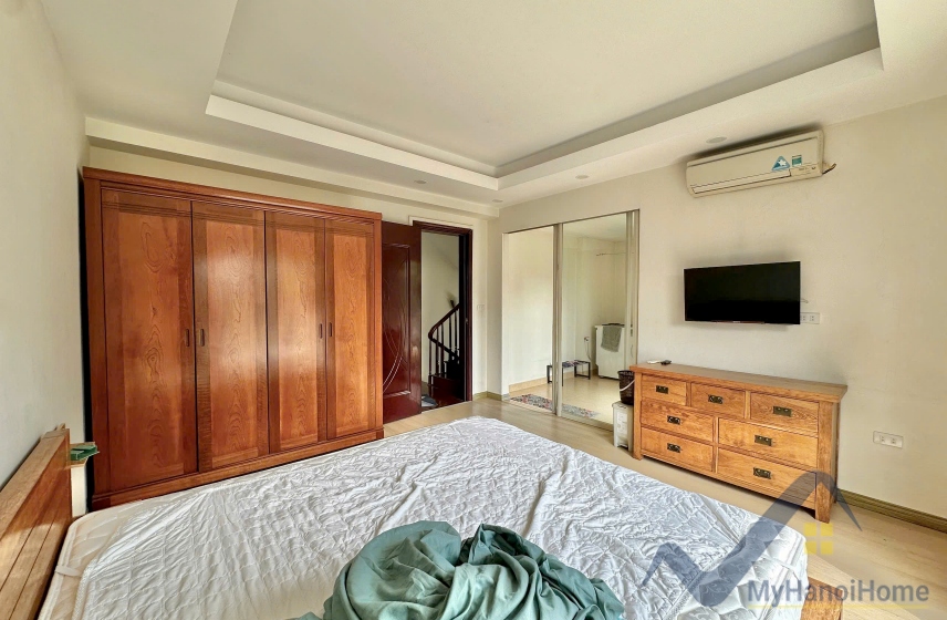 Biệt thự đơn lập nhỏ Vinhomes Riverside cho thuê gần BIS 9