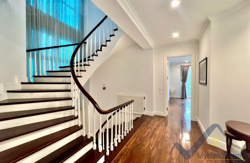 Biệt thự đơn lập view sông cho thuê tại Vinhomes Riverside đủ đồ 15