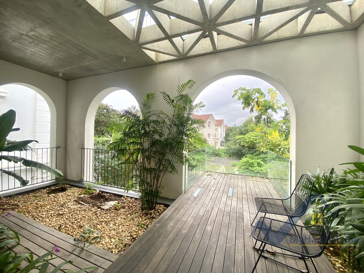 Biệt thự đơn lập Vinhomes Riverside cho thuê có bể bơi 12