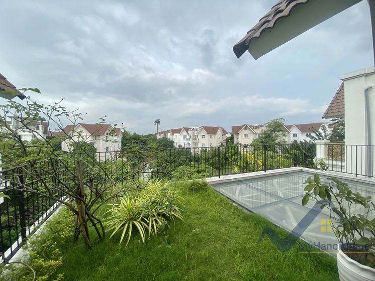 Biệt thự đơn lập Vinhomes Riverside cho thuê có bể bơi 25
