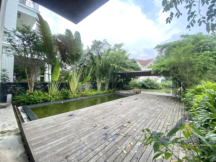 Biệt thự đơn lập Vinhomes Riverside cho thuê có bể bơi 7