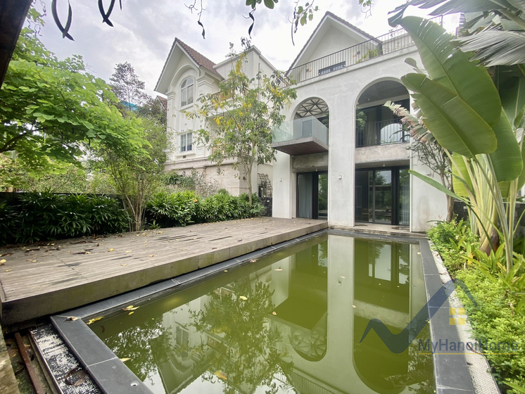 Biệt thự đơn lập Vinhomes Riverside cho thuê có bể bơi 8