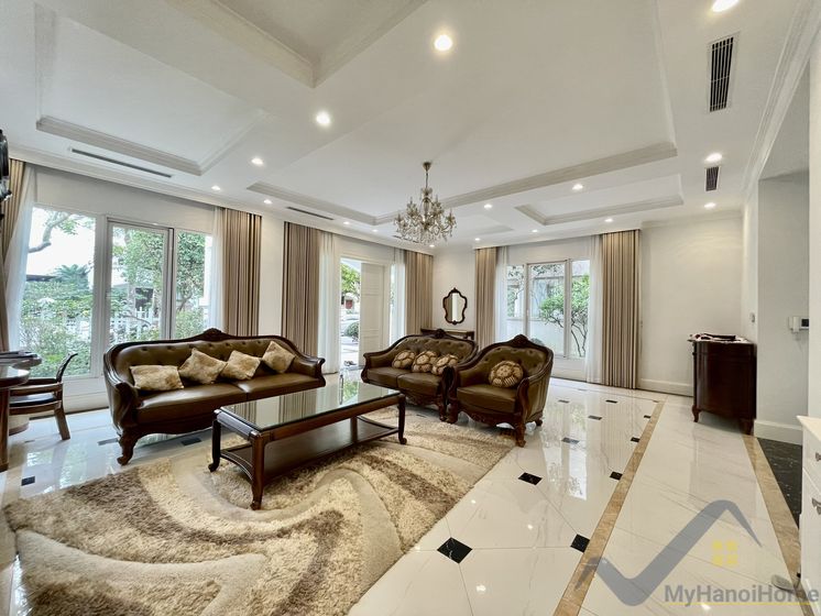 Biệt thự đơn lập Vinhomes Riverside cho thuê có hầm rộng 2