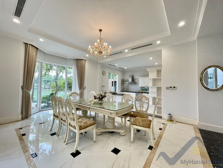 Biệt thự đơn lập Vinhomes Riverside cho thuê có hầm rộng 4
