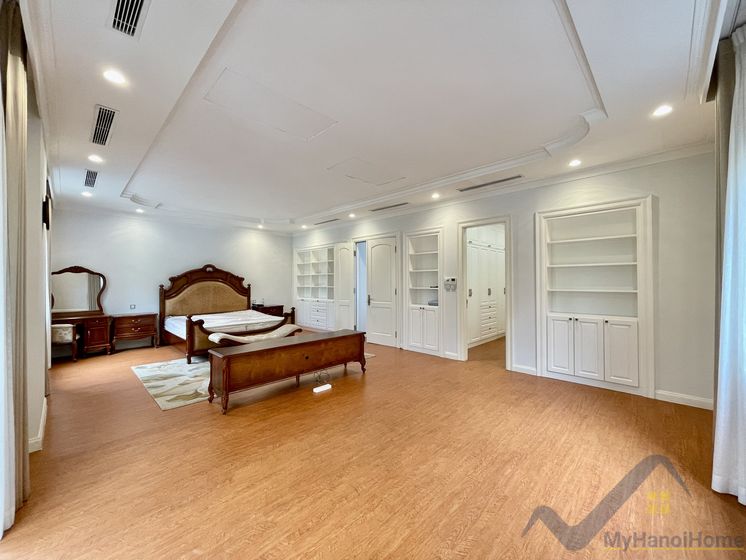 Biệt thự đơn lập Vinhomes Riverside cho thuê có hầm rộng 10