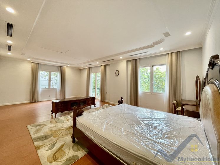 Biệt thự đơn lập Vinhomes Riverside cho thuê có hầm rộng 11