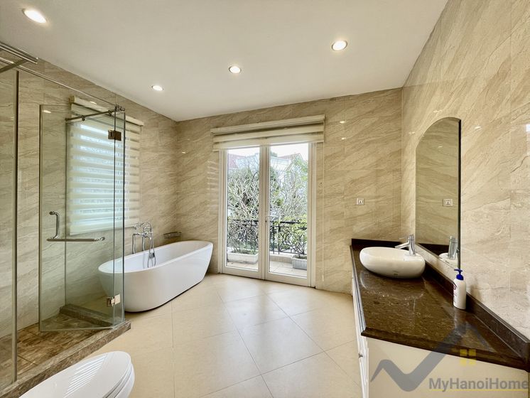 Biệt thự đơn lập Vinhomes Riverside cho thuê có hầm rộng 12