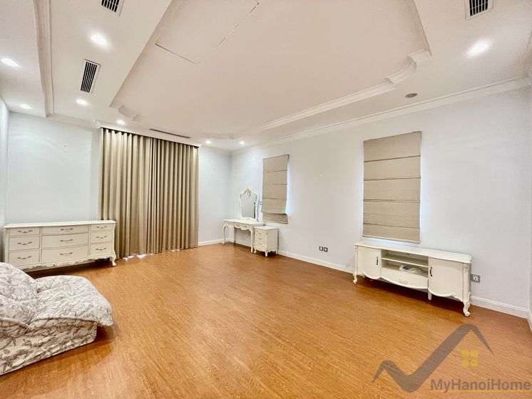 Biệt thự đơn lập Vinhomes Riverside cho thuê có hầm rộng 13