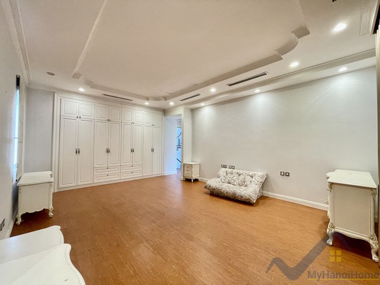 Biệt thự đơn lập Vinhomes Riverside cho thuê có hầm rộng 14