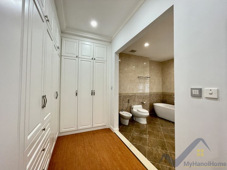 Biệt thự đơn lập Vinhomes Riverside cho thuê có hầm rộng 15