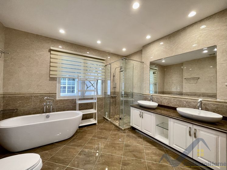 Biệt thự đơn lập Vinhomes Riverside cho thuê có hầm rộng 16