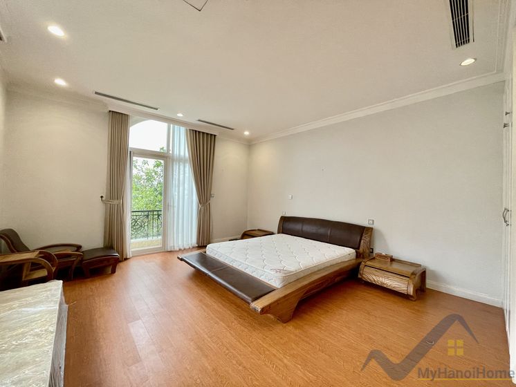 Biệt thự đơn lập Vinhomes Riverside cho thuê có hầm rộng 17