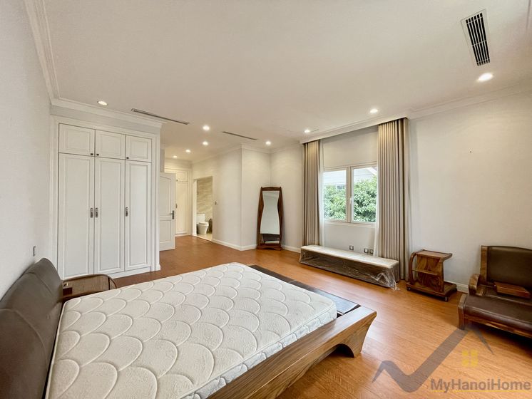 Biệt thự đơn lập Vinhomes Riverside cho thuê có hầm rộng 18