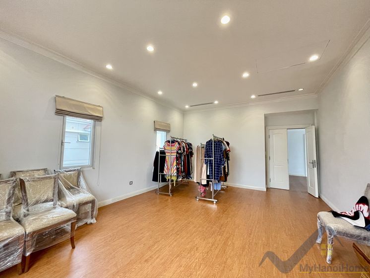 Biệt thự đơn lập Vinhomes Riverside cho thuê có hầm rộng 20