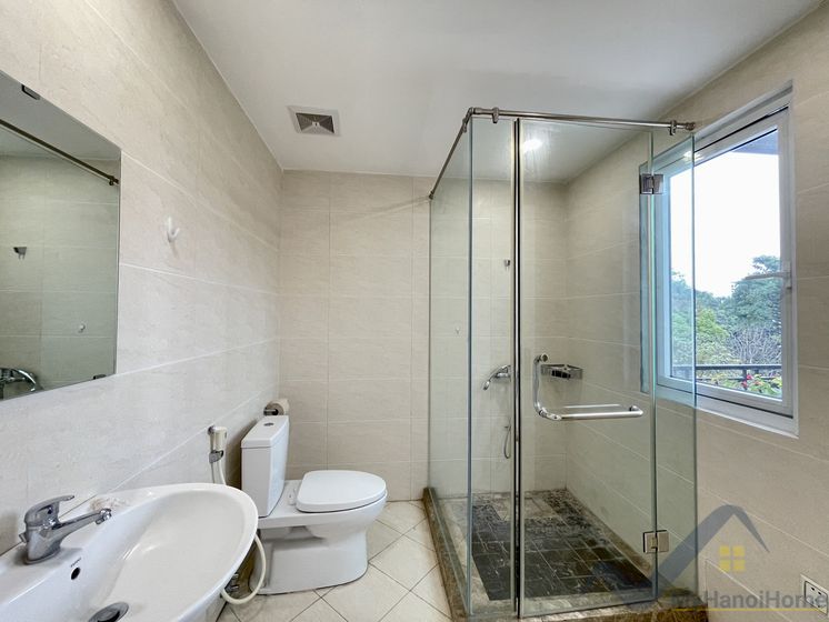 Biệt thự đơn lập Vinhomes Riverside cho thuê có hầm rộng 21