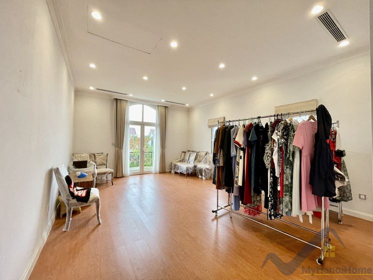Biệt thự đơn lập Vinhomes Riverside cho thuê có hầm rộng 22