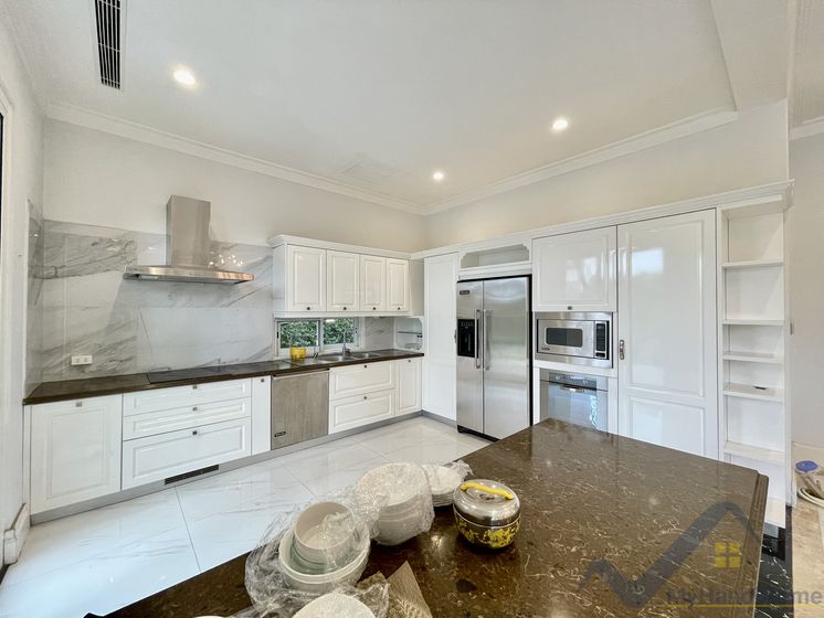 Biệt thự đơn lập Vinhomes Riverside cho thuê có hầm rộng 6