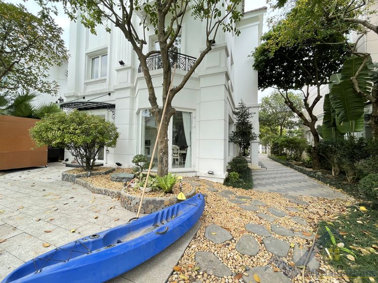 Biệt thự đơn lập Vinhomes Riverside cho thuê có hầm rộng 8