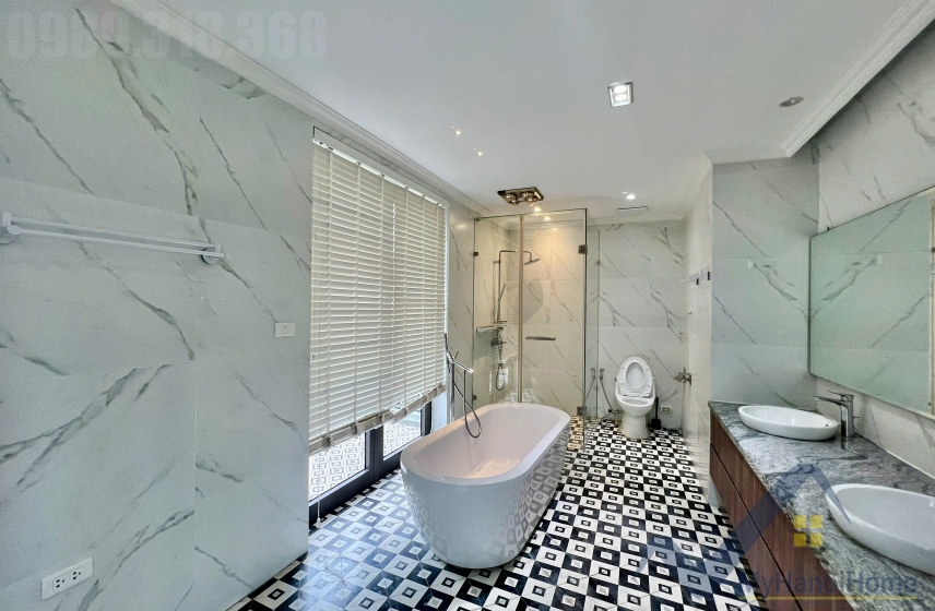 Biệt thự đơn lập Vinhomes Riverside cho thuê có thang máy 18