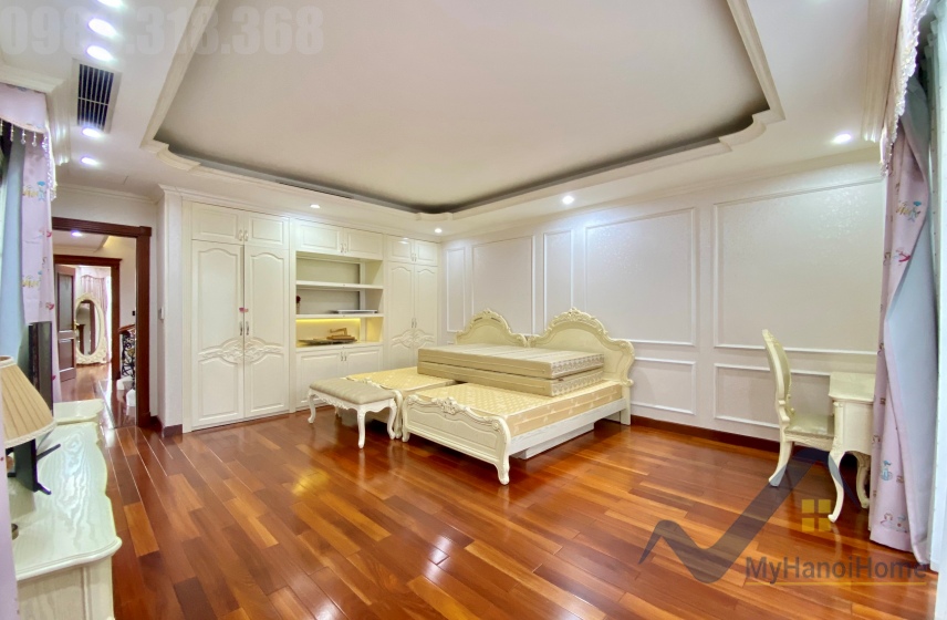 Biệt thự đơn lập Vinhomes Riverside cho thuê sân vườn rộng 10
