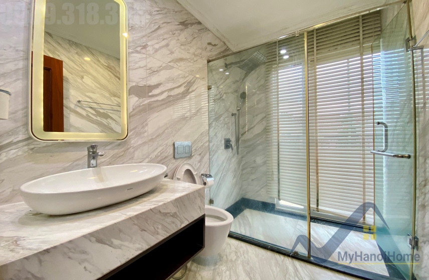 Biệt thự đơn lập Vinhomes Riverside cho thuê sân vườn rộng 11