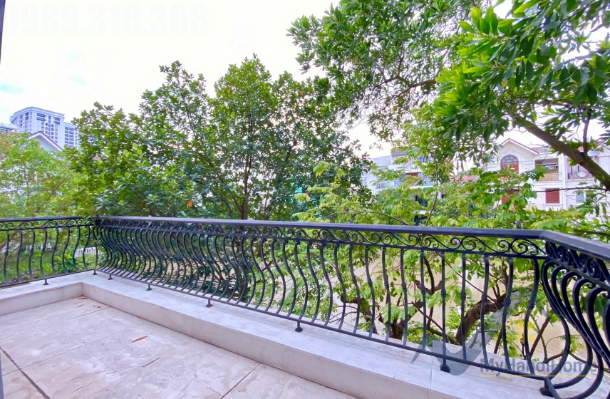 Biệt thự đơn lập Vinhomes Riverside cho thuê sân vườn rộng 14