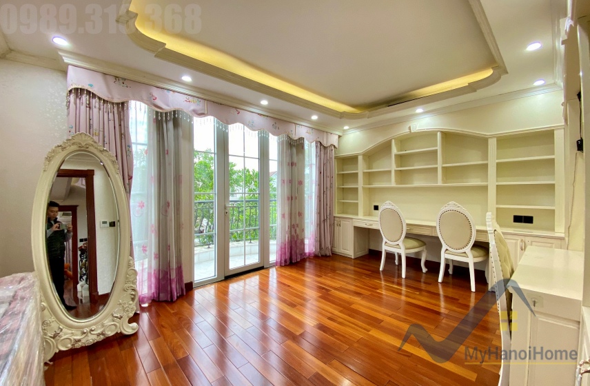 Biệt thự đơn lập Vinhomes Riverside cho thuê sân vườn rộng 21