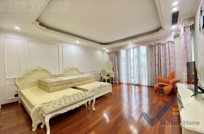 Biệt thự đơn lập Vinhomes Riverside cho thuê sân vườn rộng 9