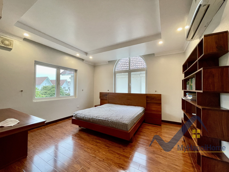 Biệt thự đơn lập Vinhomes Riverside cho thuê trang bị đủ đồ 12