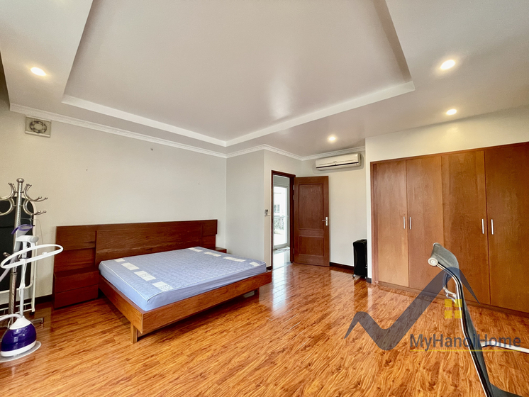Biệt thự đơn lập Vinhomes Riverside cho thuê trang bị đủ đồ 15