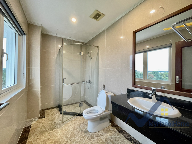 Biệt thự đơn lập Vinhomes Riverside cho thuê trang bị đủ đồ 16