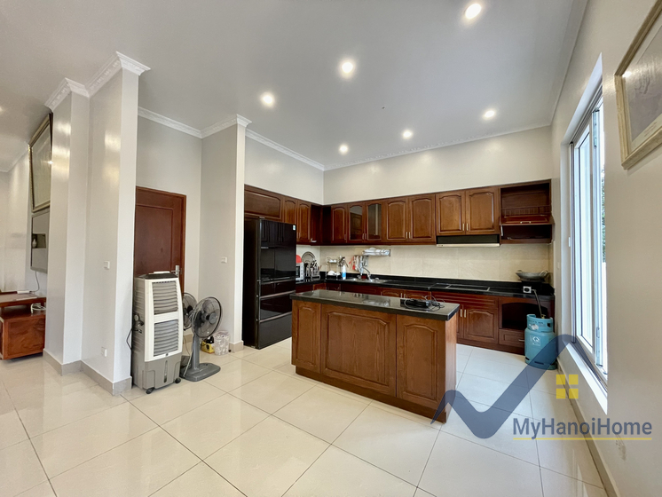 Biệt thự đơn lập Vinhomes Riverside cho thuê trang bị đủ đồ 2