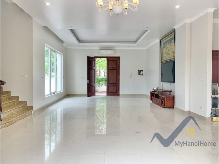 Biệt thự đơn lập Vinhomes Riverside cho thuê trang bị đủ đồ 1