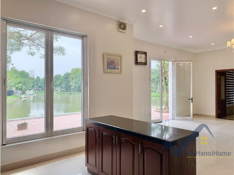 Biệt thự đơn lập Vinhomes Riverside cho thuê trang bị đủ đồ 2