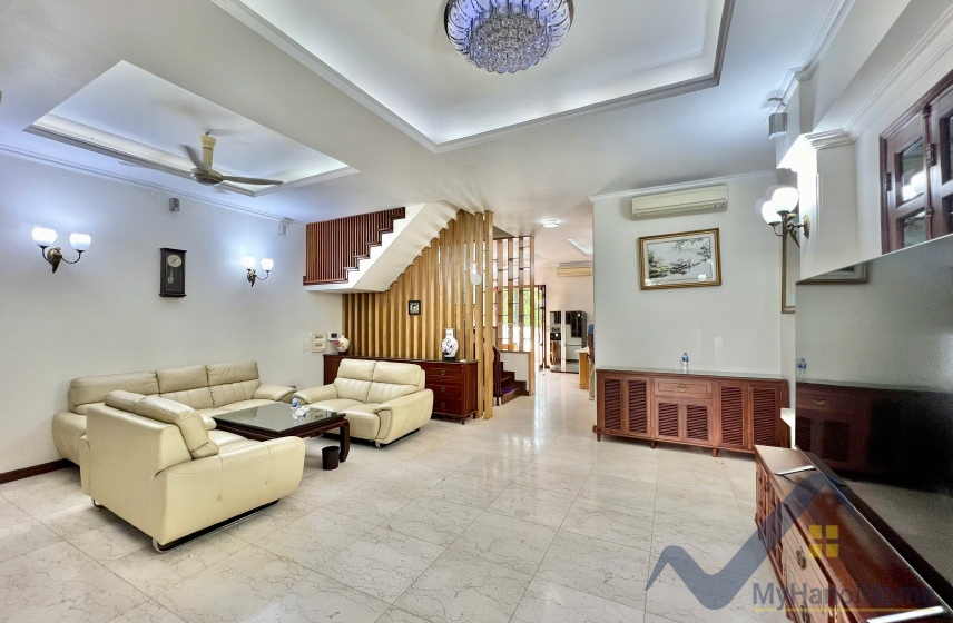 Biệt thự đủ đồ Vinhomes Riverside cho thuê có tầng hầm 1