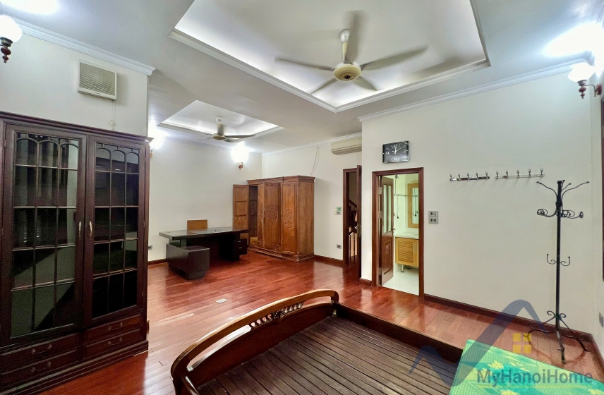 Biệt thự đủ đồ Vinhomes Riverside cho thuê có tầng hầm 12