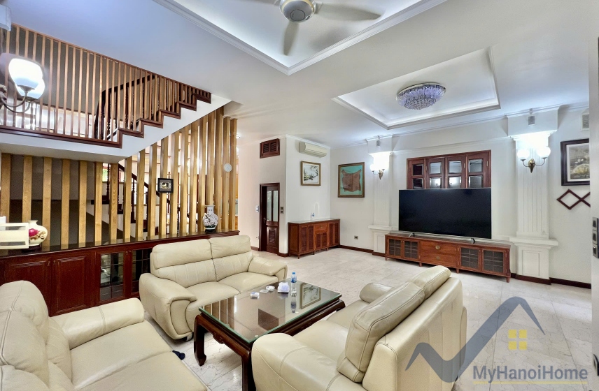 Biệt thự đủ đồ Vinhomes Riverside cho thuê có tầng hầm 2