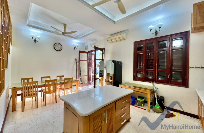 Biệt thự đủ đồ Vinhomes Riverside cho thuê có tầng hầm 3