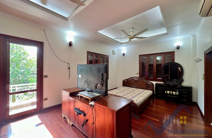 Biệt thự đủ đồ Vinhomes Riverside cho thuê có tầng hầm 8