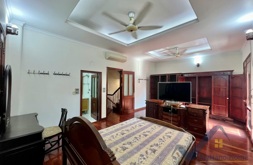 Biệt thự đủ đồ Vinhomes Riverside cho thuê có tầng hầm 9