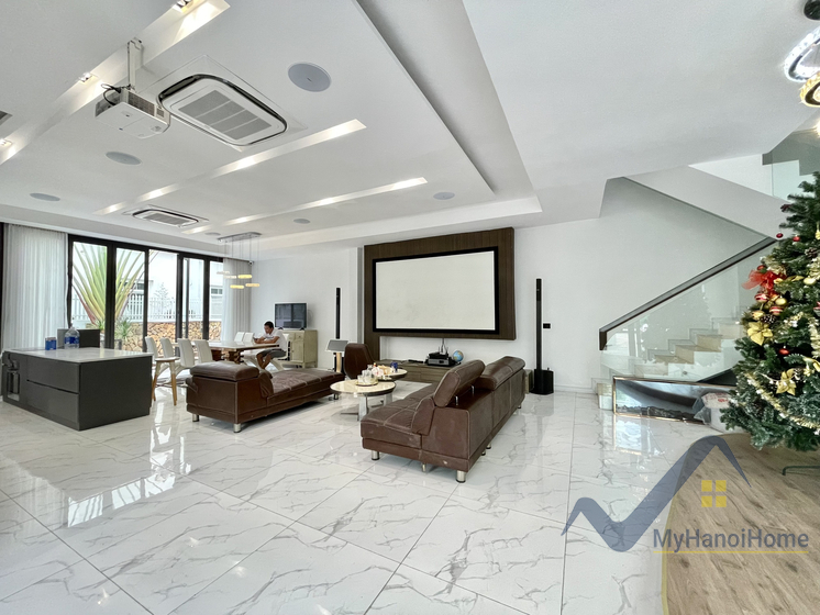 Biệt thự full đồ Vinhome Riverside 4 phòng ngủ có bể bơi cho thuê 1
