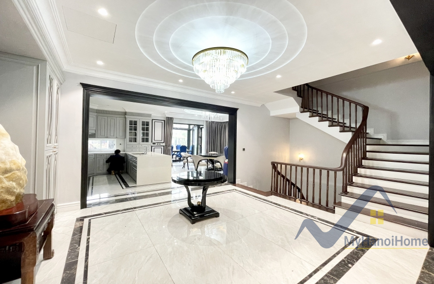 Biệt thự Hoa Lan Vinhomes Riverside cần cho thuê gần BIS 3