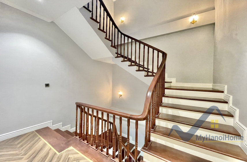 Biệt thự Hoa Lan Vinhomes Riverside cần cho thuê gần BIS 8