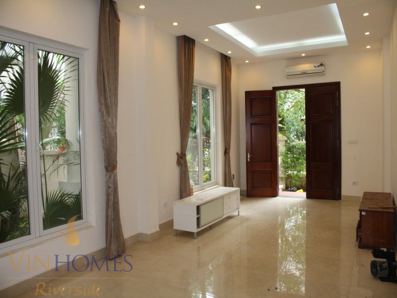 Biệt thự Hoa Phượng Vinhomes Riverside cần bán gần Almaz 3