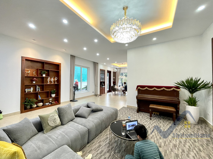 Biệt thự Hoa Sữa cho thuê tại Vinhomes Riverside gần BIS 2